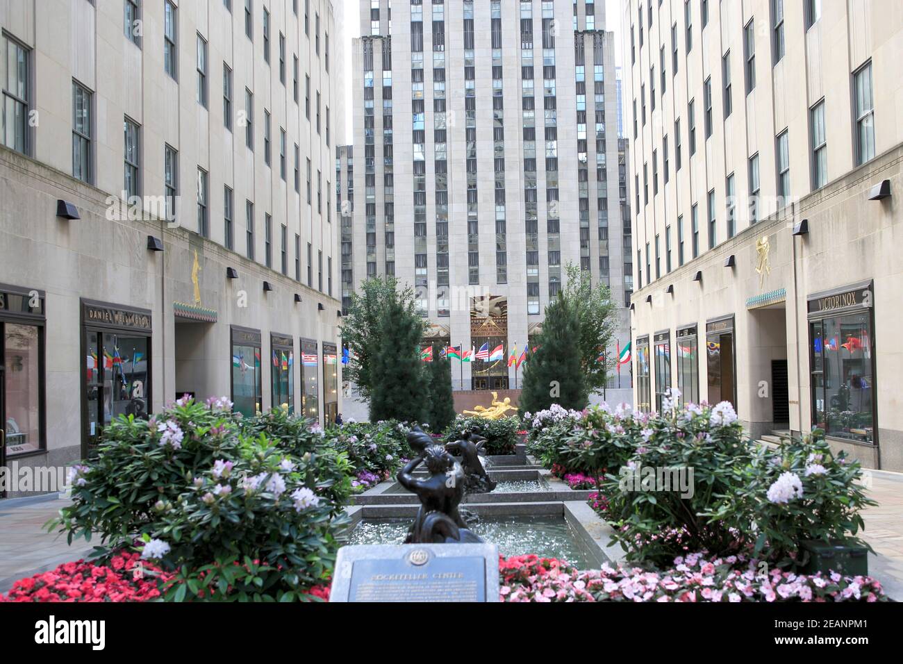 Rockefeller center gardens hi res stock photography and images Alamy
