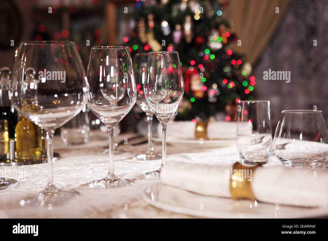 Paper napkins in glasses restaurant hi-res stock photography and images -  Alamy