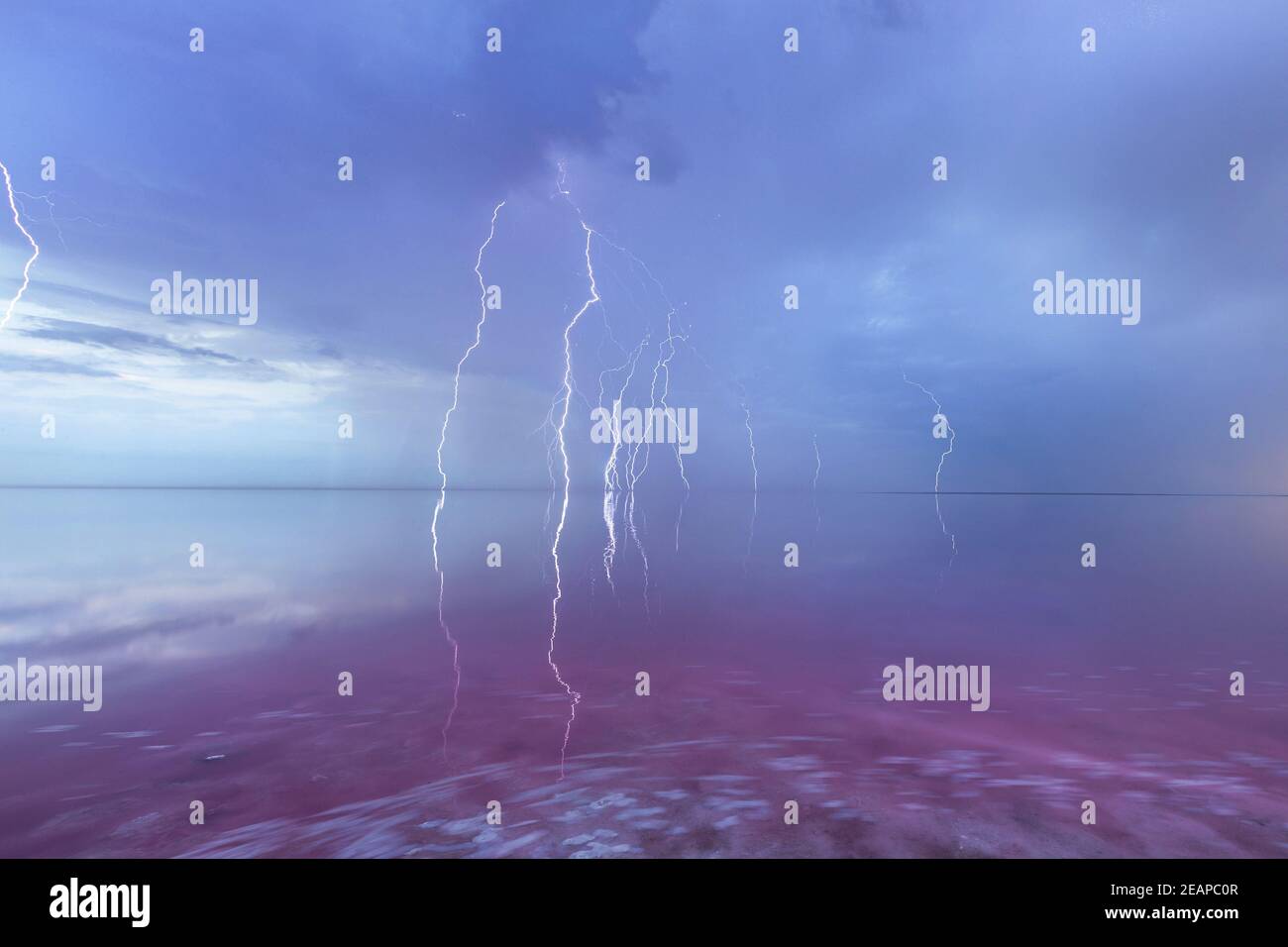 Thunderstorm and lightning hi-res stock photography and images - Alamy