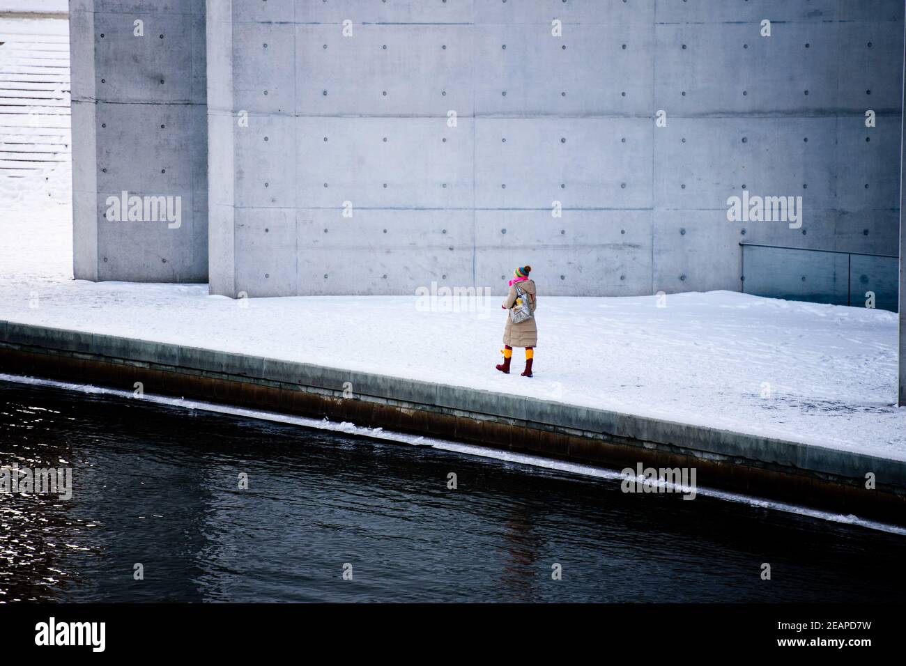 Berlin, Berlin, Germany. 10th Feb, 2021. A single person walks through snow in the government district of central Berlin. A weather phenomenon called the polar vortex split brought snow and icy winds to Berlin and Brandenburg with temperatures well below freezing. Credit: Jan Scheunert/ZUMA Wire/Alamy Live News Stock Photo