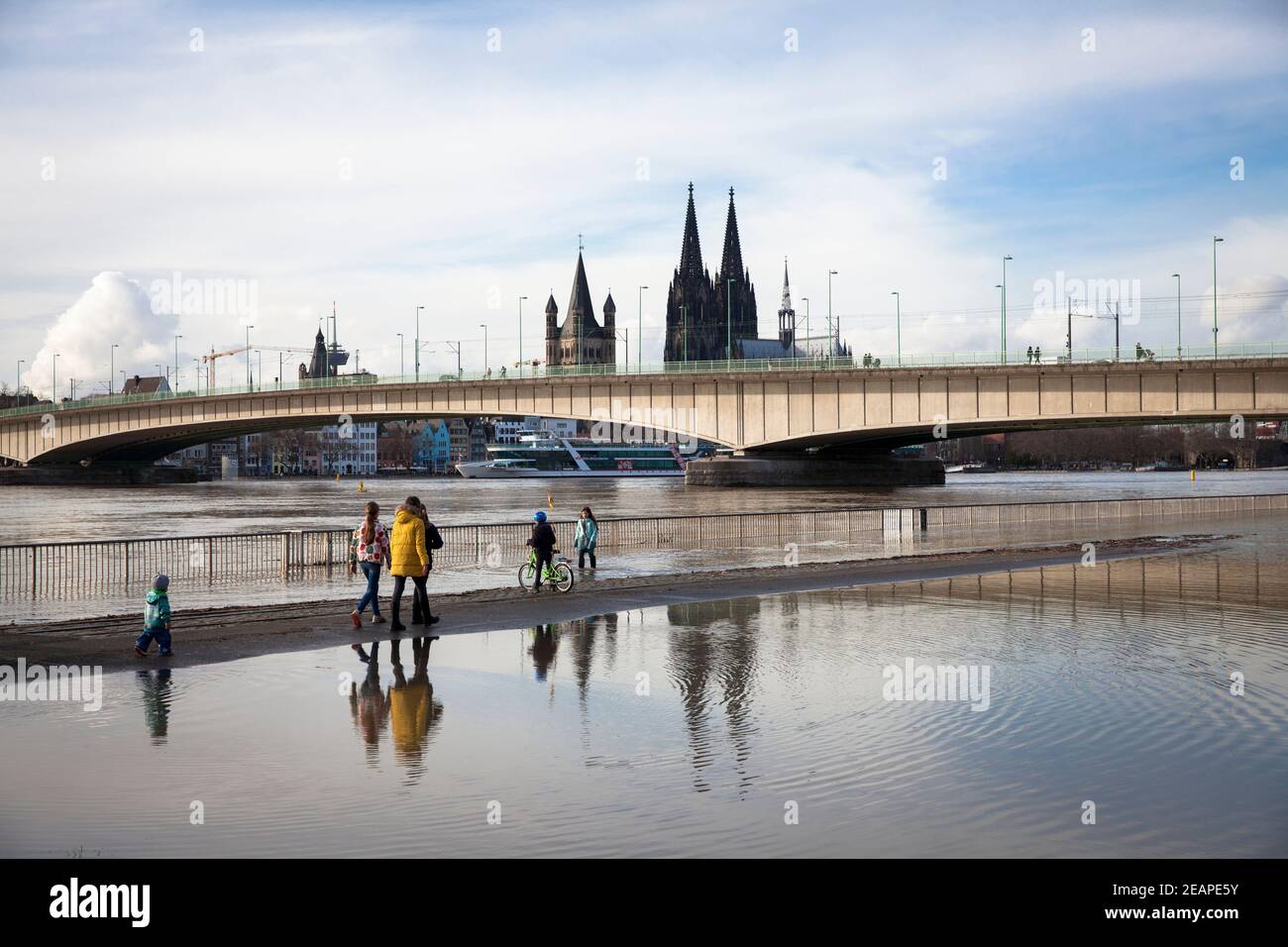 Flooding Of The Rhine On February 4th 2021 View From The Flooded Bank Of The Rhine In Deutz To The Deutzer Bridge The Cathedral And The Church Gros Stock Photo Alamy