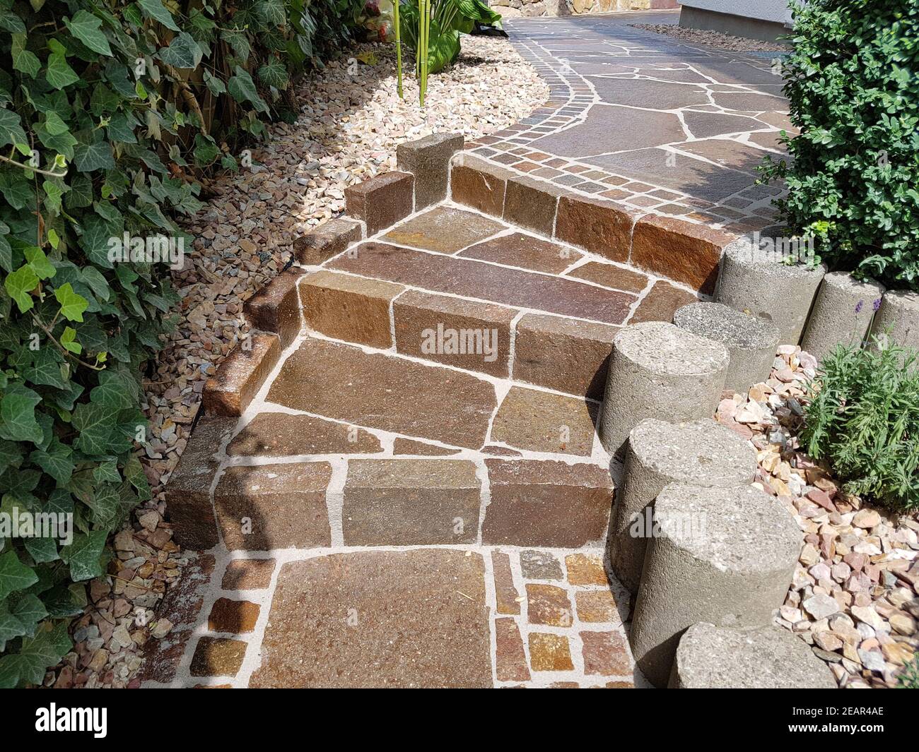 Gartenweg, Natursteinplatten, Porphyr Stock Photo Alamy