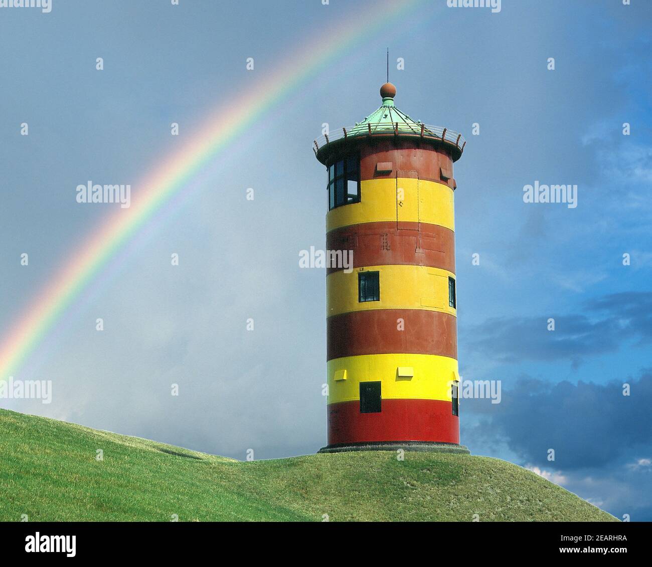 Pilsumer, Leuchtturm   Regenbogen Stock Photo