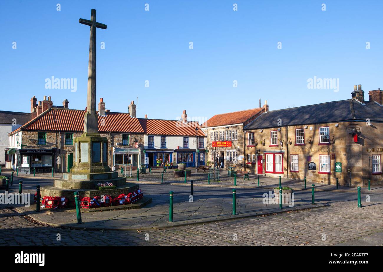 View of the war memorial, shops and a resaurant at Church Square, Cleveland Stock Photo