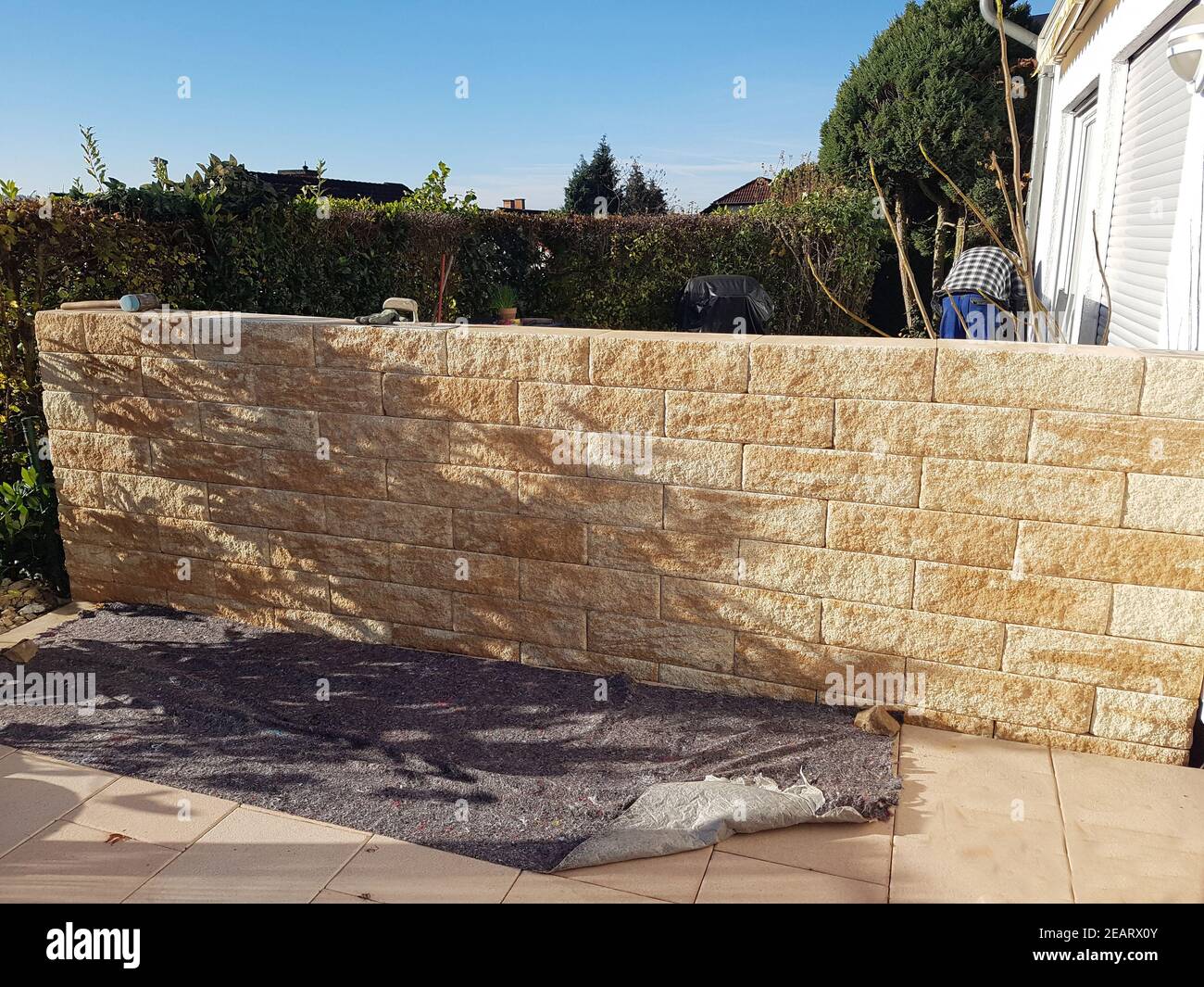 Terrassenmauer, Trennmauer, im Bau, Sichtschutz Stock Photo