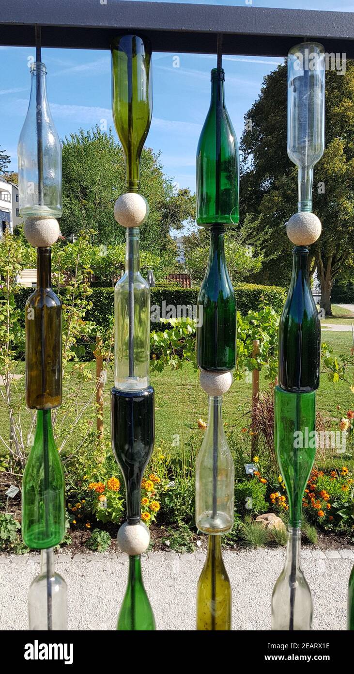 Sichtschutzwand, Flaschen, Glas Stock Photo - Alamy