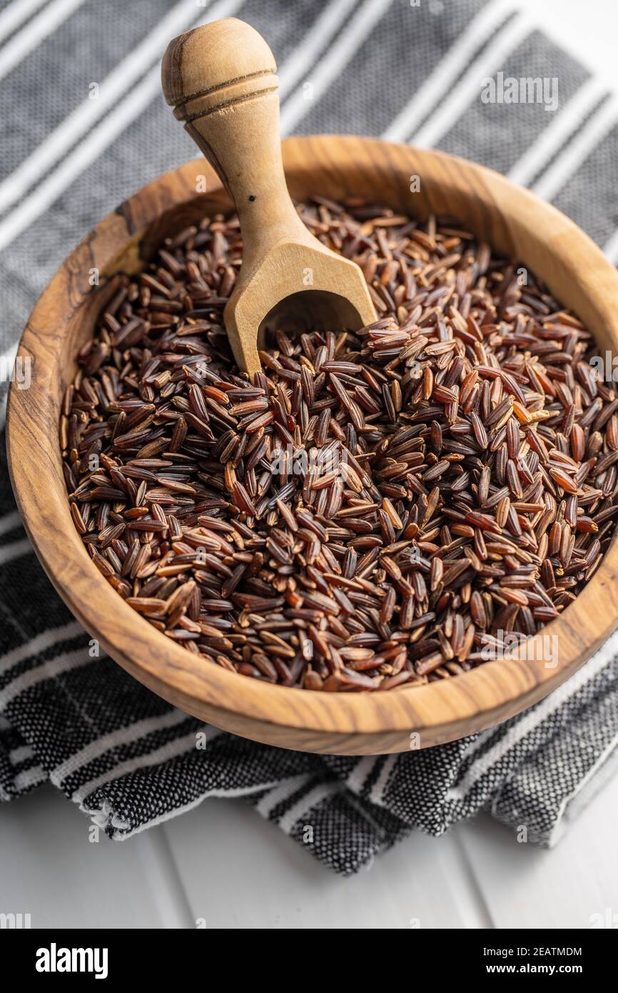 Uncooked red rice. Raw wild rice Stock Photo Alamy