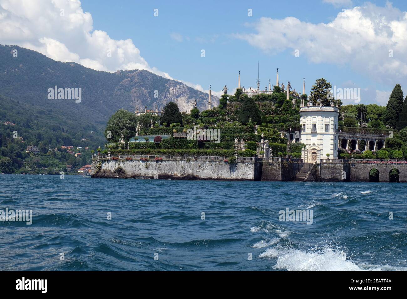 Giardino lago hi-res stock photography and images - Page 2 - Alamy