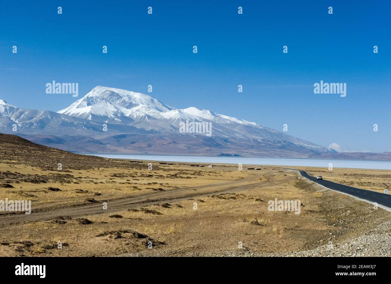 Asphalt road in Tibet. track in the Himalayas. Stock Photo