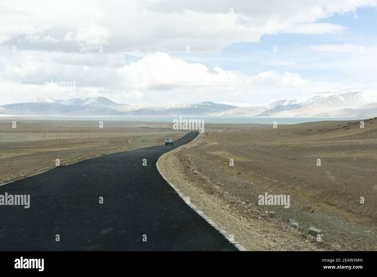 Asphalt road in Tibet. track in the Himalayas. Stock Photo