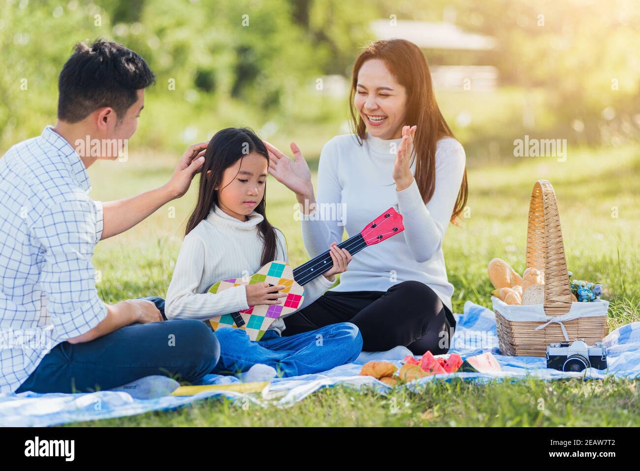 Children having healthy picnic hi-res stock photography and images - Alamy