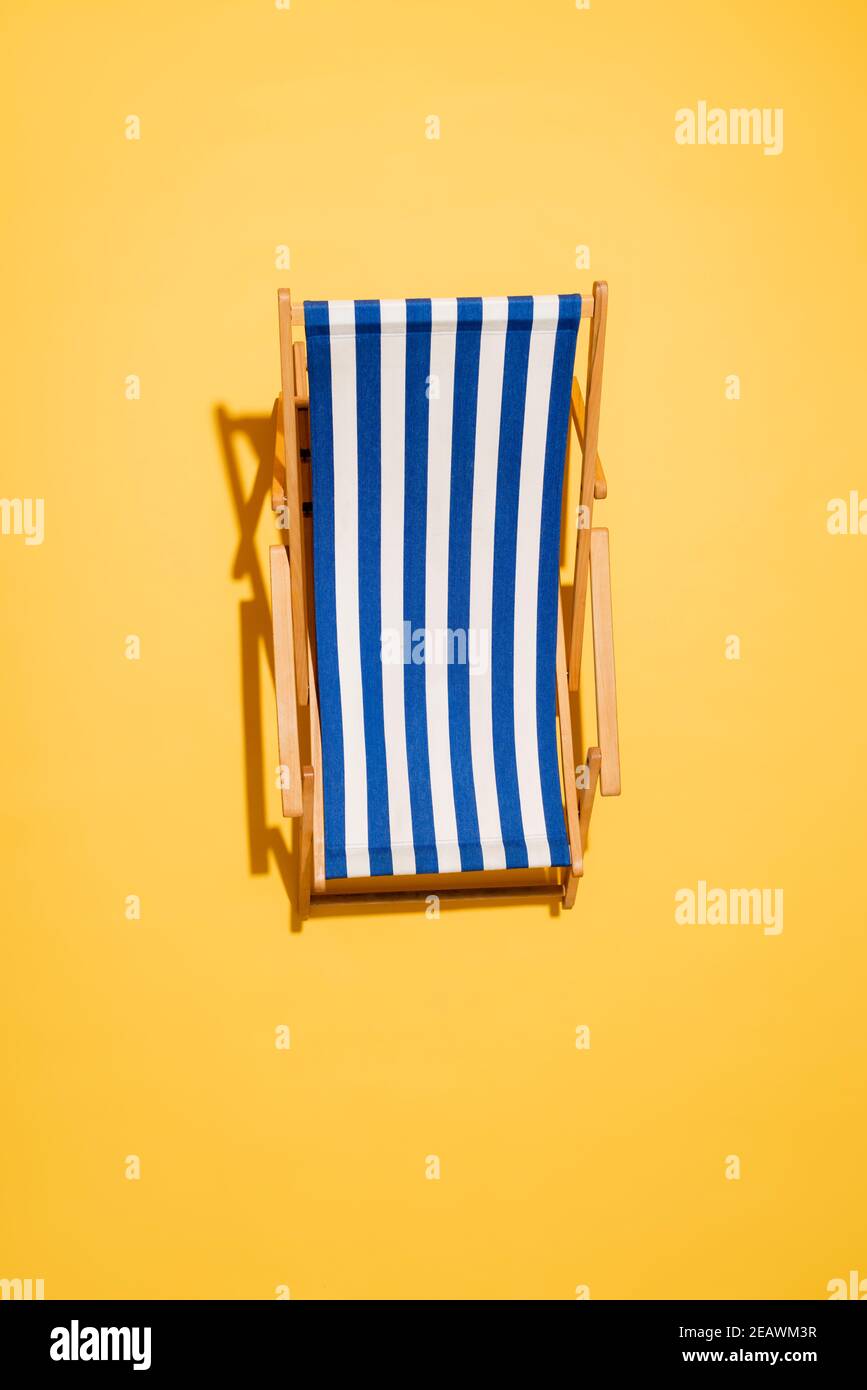 Striped deck chair hi-res stock photography and images - Alamy