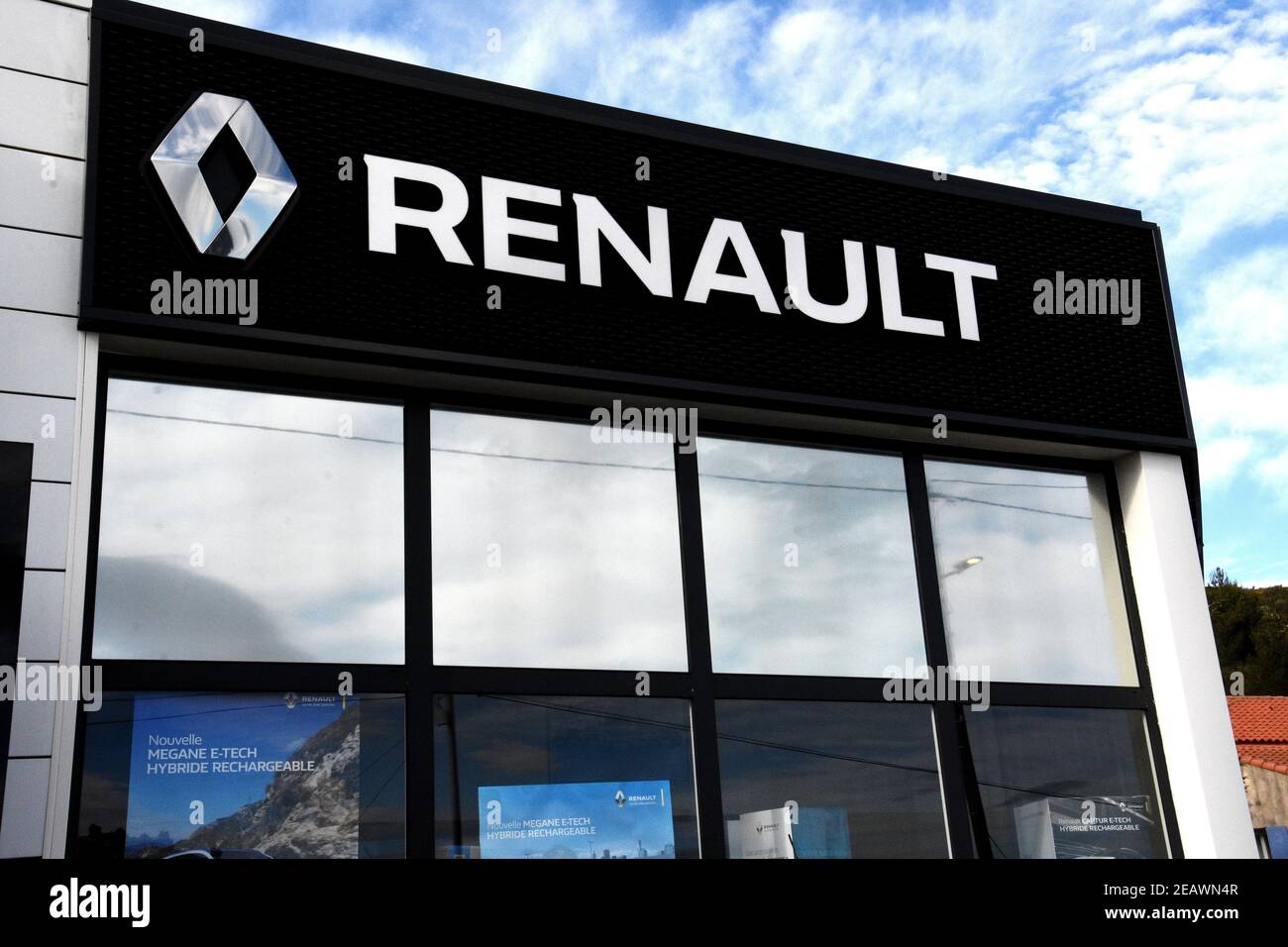 Le Rove, France. 2nd Feb, 2021. A Renault logo seen at the dealer.Car
