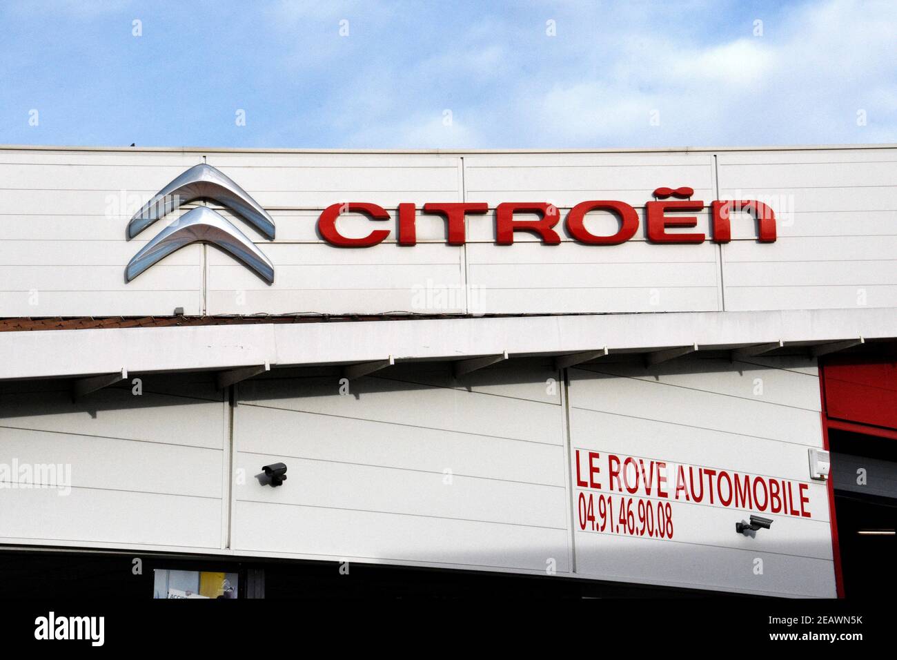 Le Rove, France. 2nd Feb, 2021. A Citroen logo seen at the dealer.Car