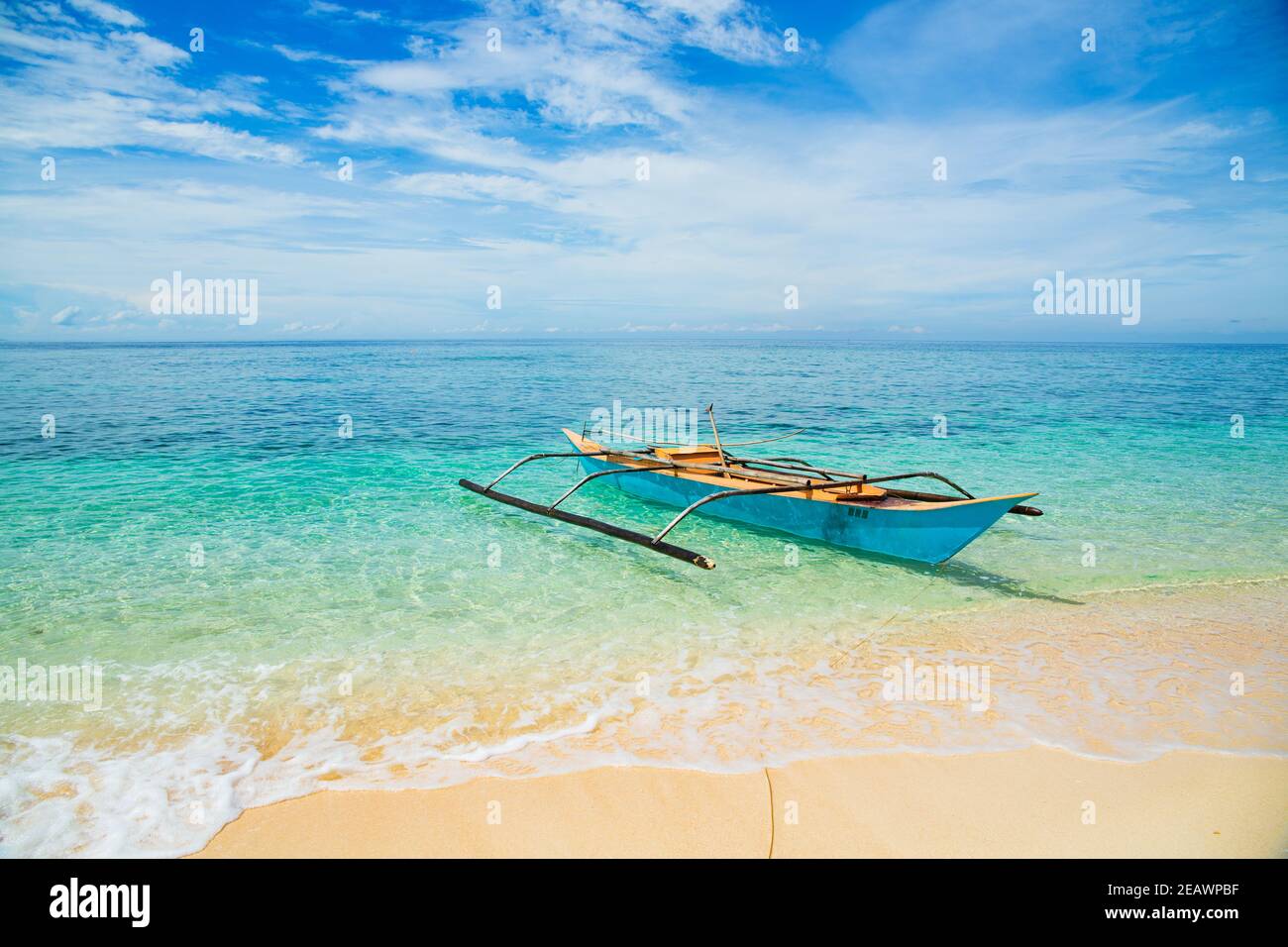 Traditional Filipino boat on a white beach in the sea Stock Photo - Alamy