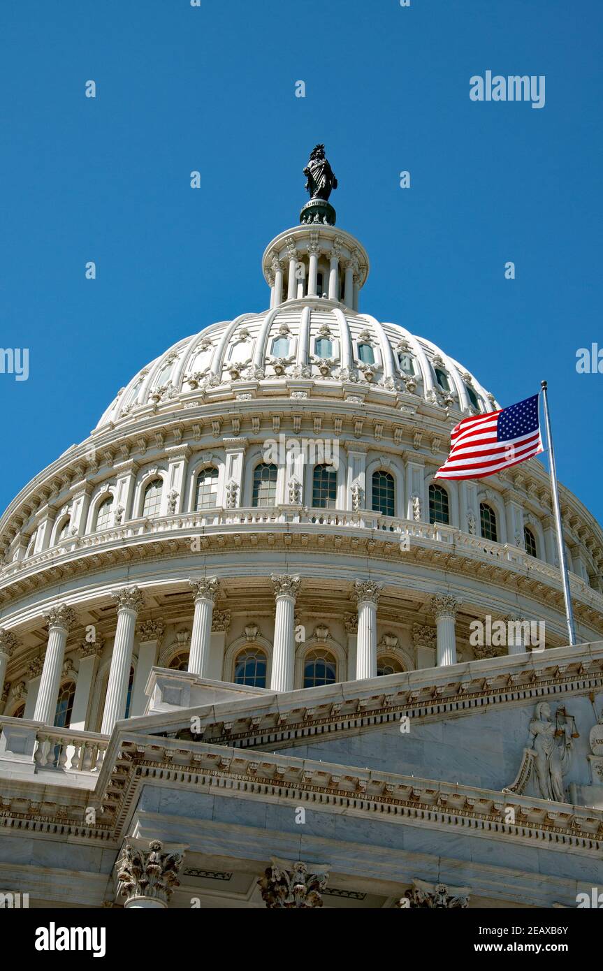 US Capitol Dome with American Flag andStatue of Freedom Stock Photo - Alamy