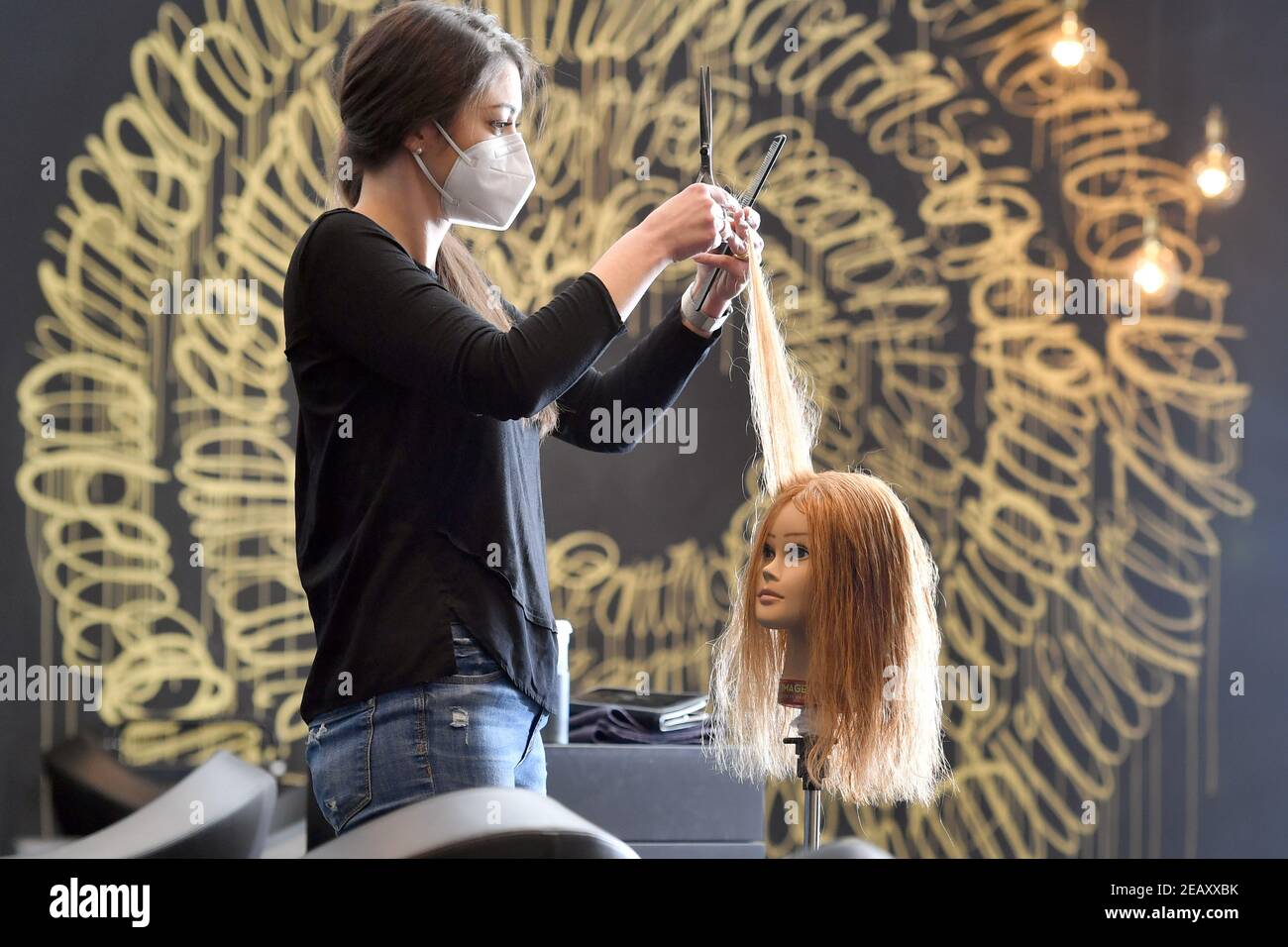 Hairdresser training head hires stock photography and images Alamy