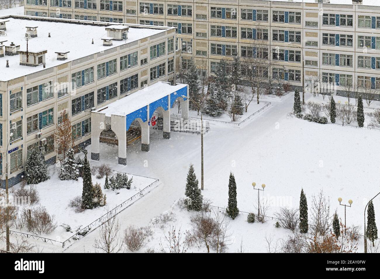 City landscape. Moscow secondary school in winter during snowfall. Russia Stock Photo