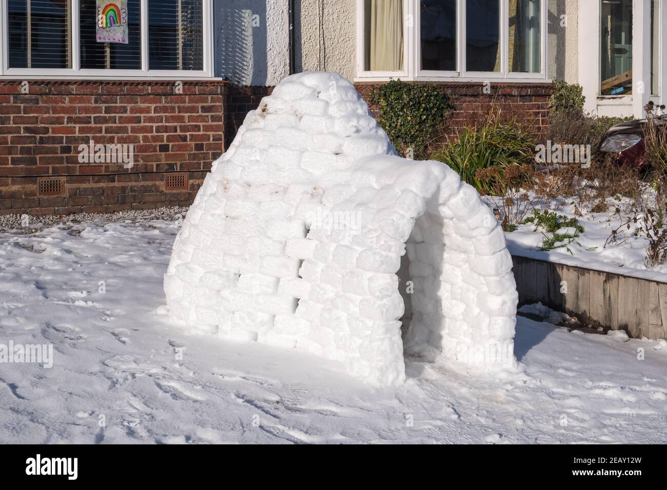 Igloo in front garden hires stock photography and images Alamy