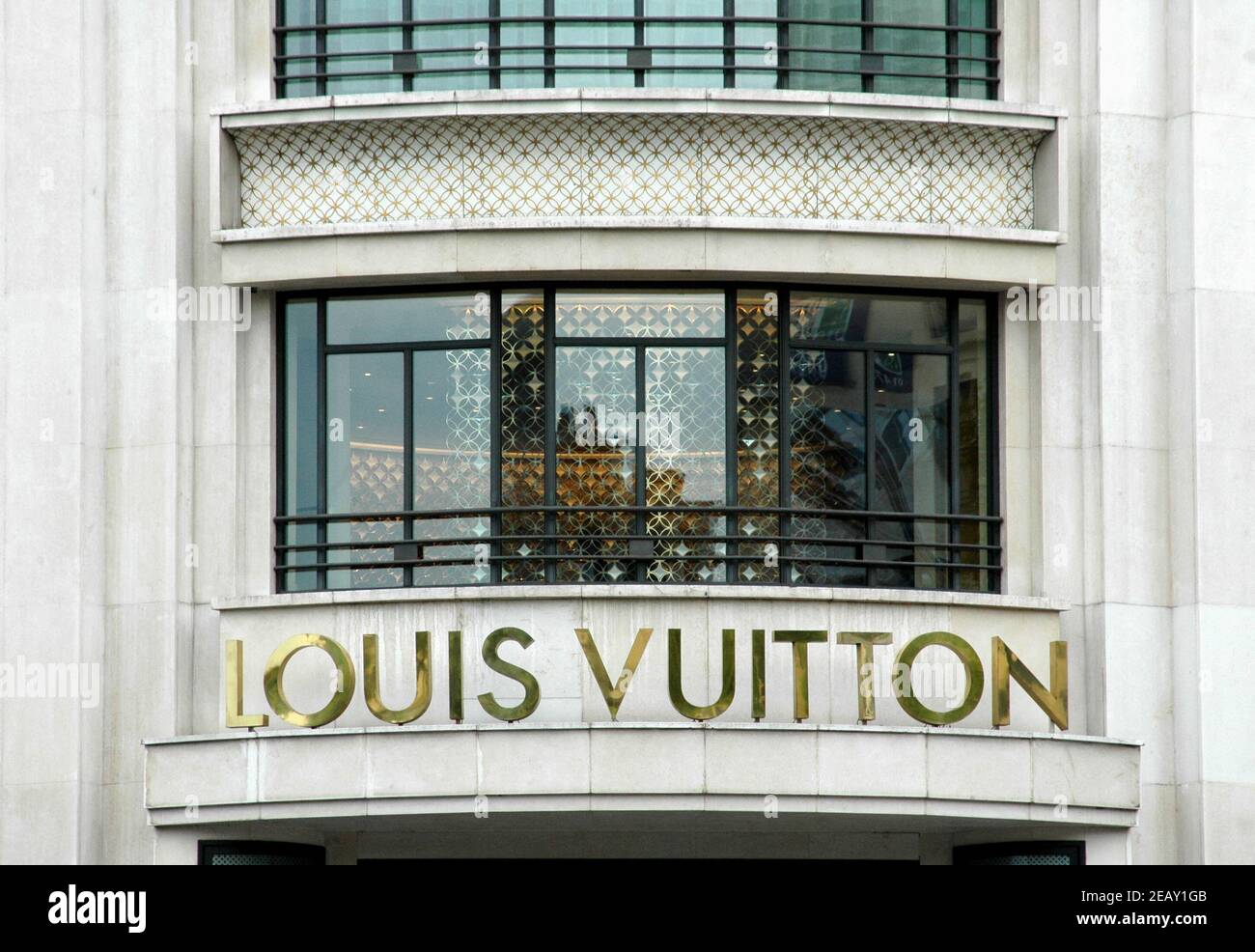 Louis Vuitton unveils their Place Vendôme flagship store in Paris - The  Glass Magazine