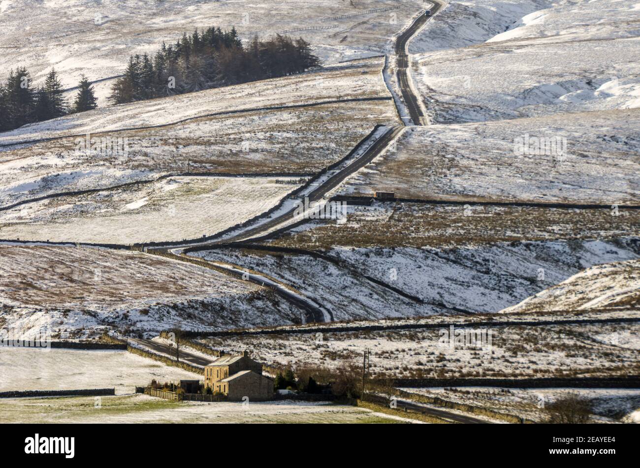 The pass over Chapel Fell in snow. At 627m, this is the joint highest road in England, joining Weardale to Tessdale. Viewed from Weardale, Co.,Durham Stock Photo