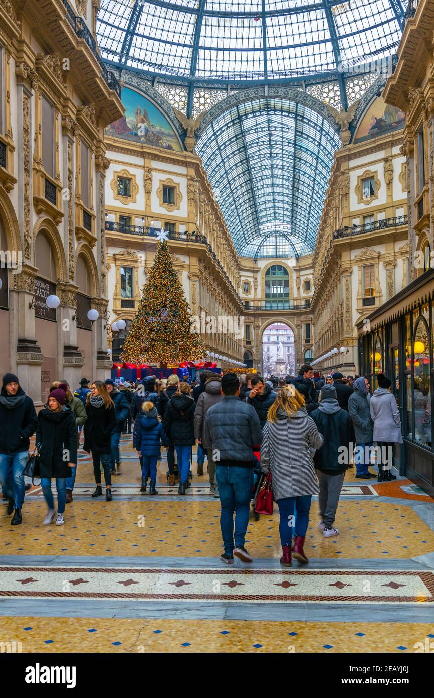 Milano shopping hi-res stock photography and images - Page 12 - Alamy