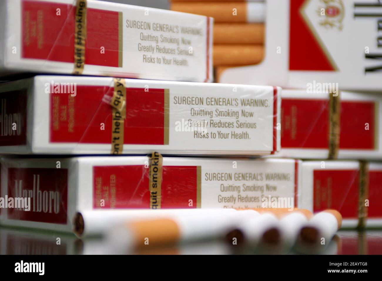 Oct 26 2009. New Orleans, Louisiana. USA Cigarette warnings. Marlboro Cigarettes.Only the side of an American pack of Marlboro Medium cigarettes carri Stock Photo