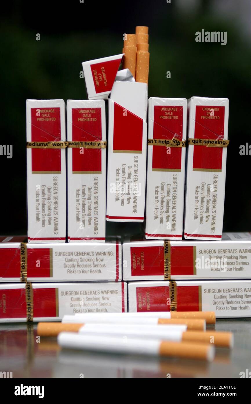 Oct 26 2009. New Orleans, Louisiana. USA Cigarette warnings. Marlboro Cigarettes.Only the side of an American pack of Marlboro Medium cigarettes carri Stock Photo