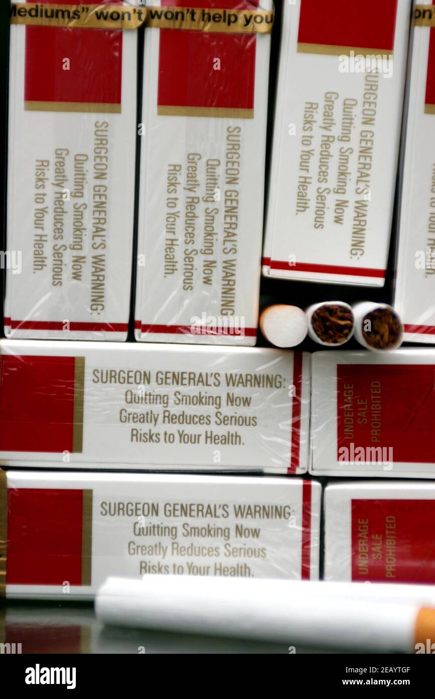 Marlboro cigarettes hires stock photography and images Alamy