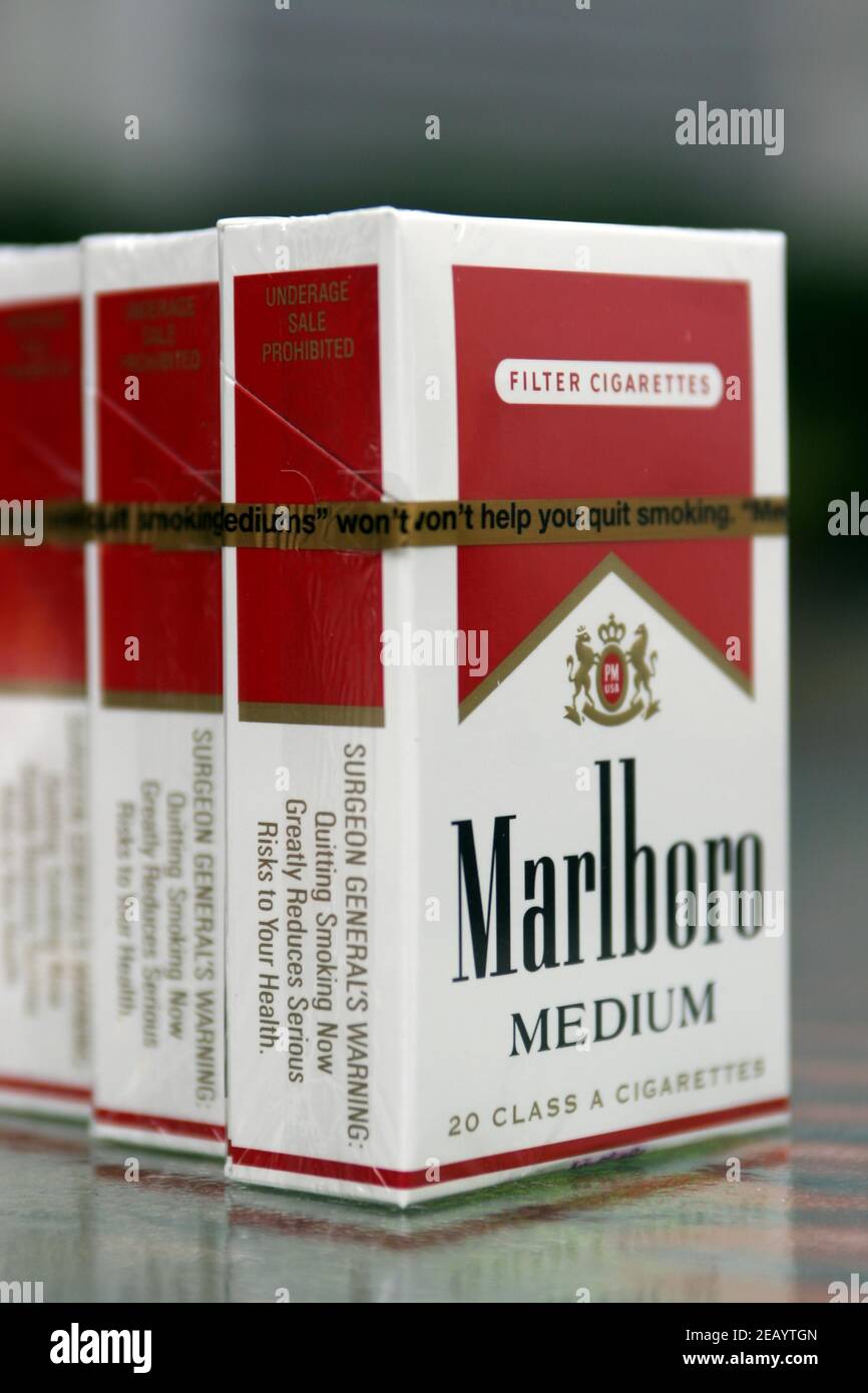 Oct 26 2009. New Orleans, Louisiana. USA Cigarette warnings. Marlboro Cigarettes.Only the side of an American pack of Marlboro Medium cigarettes carri Stock Photo