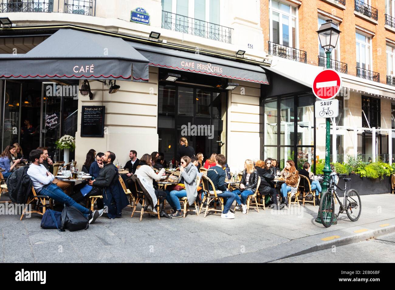 Paris 6 restaurant hi-res stock photography and images - Page 3 - Alamy