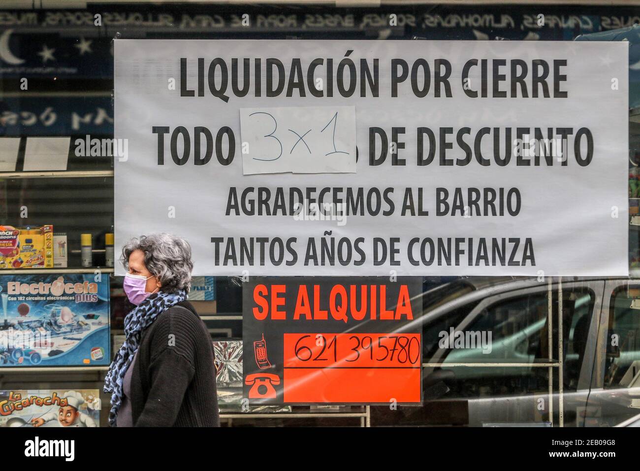 Malaga, Spain. February 11, 2021: February 11, 2021 (Malaga) It does not stop increasing the number of companies, businesses, driving schools, Shops that put the settlement cartel for closure due to the health crisis of the Covid19 or coronavirus Credit: Lorenzo Carnero/ZUMA Wire/Alamy Live News Stock Photo