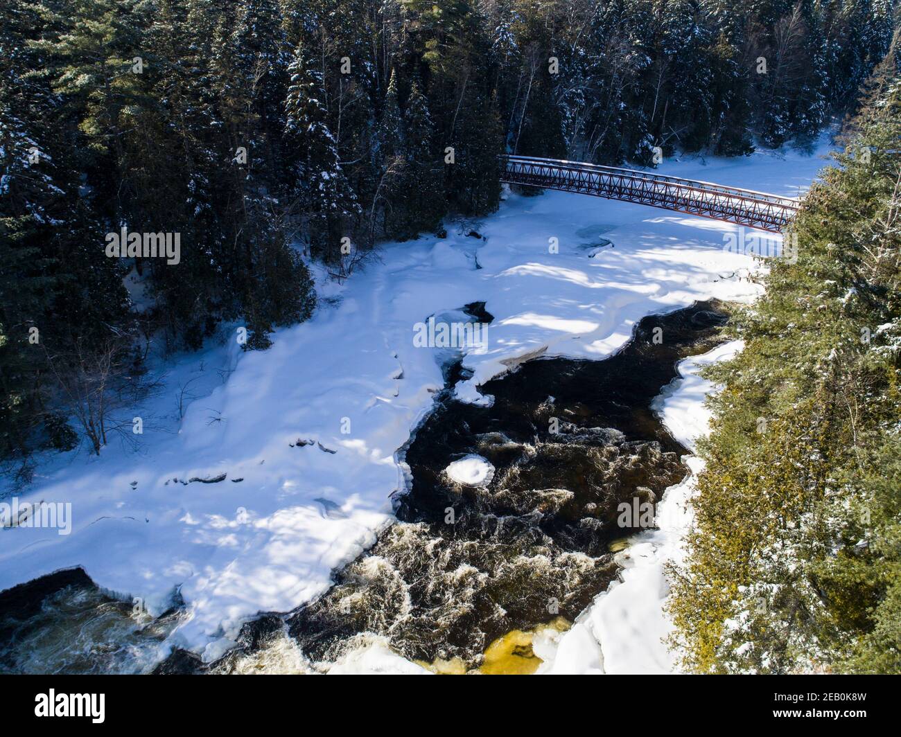 Bridge snow wood flowing river hi-res stock photography and images - Alamy