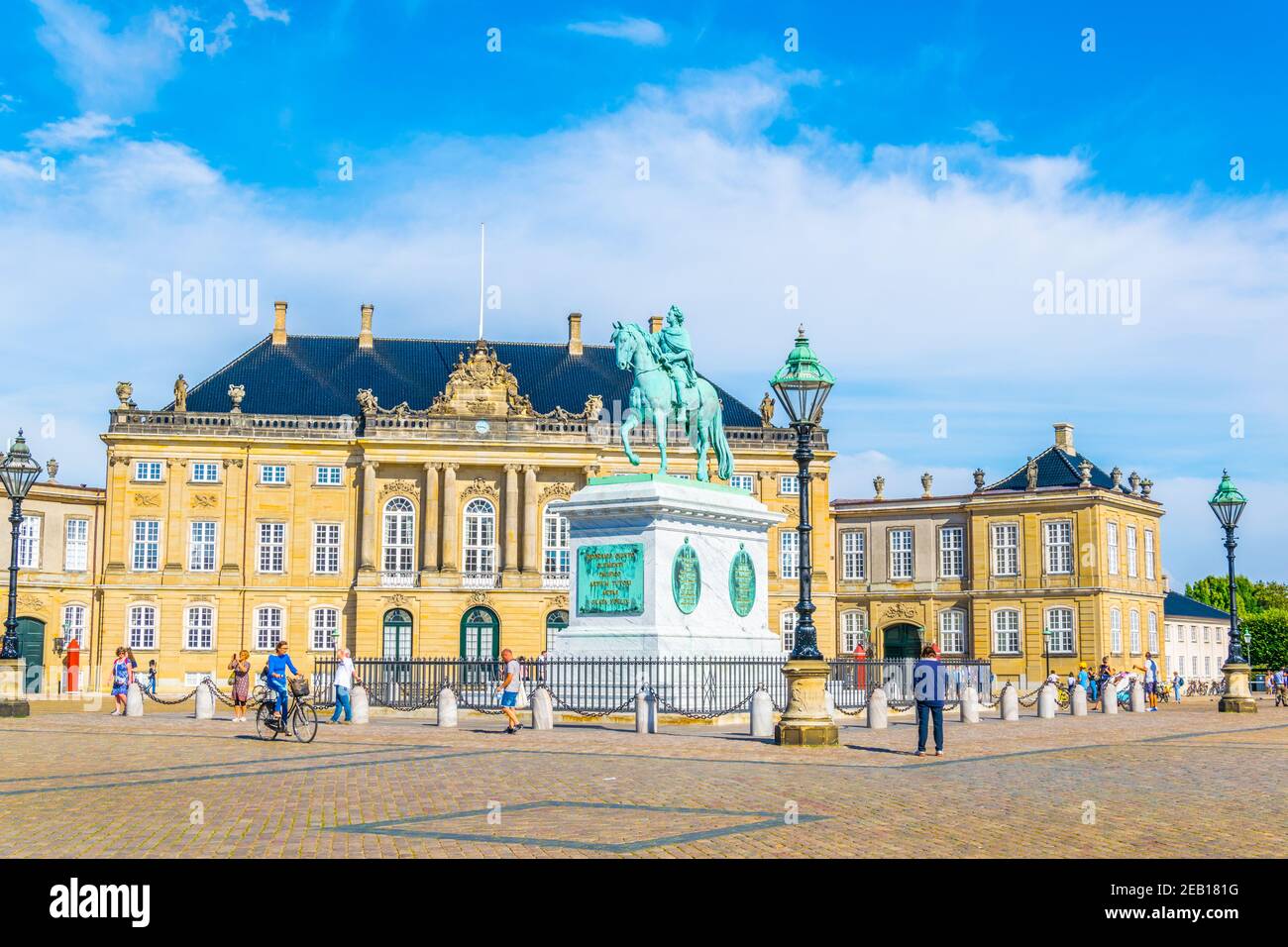 copenhagen-denmark-august-21-2016-sculpture-of-frederik-v-on