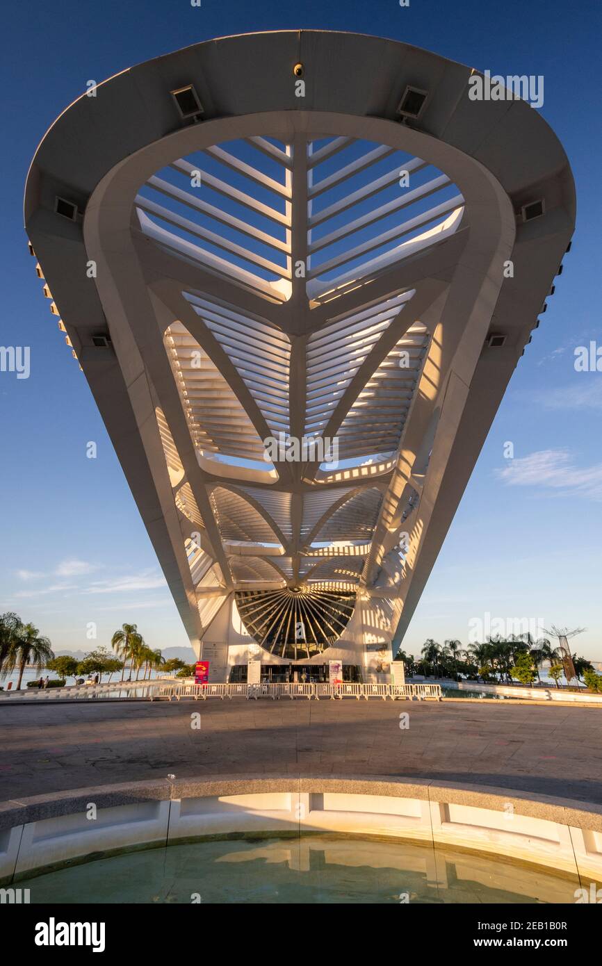 Beautiful view to modern architecture museum building in downtown Rio ...