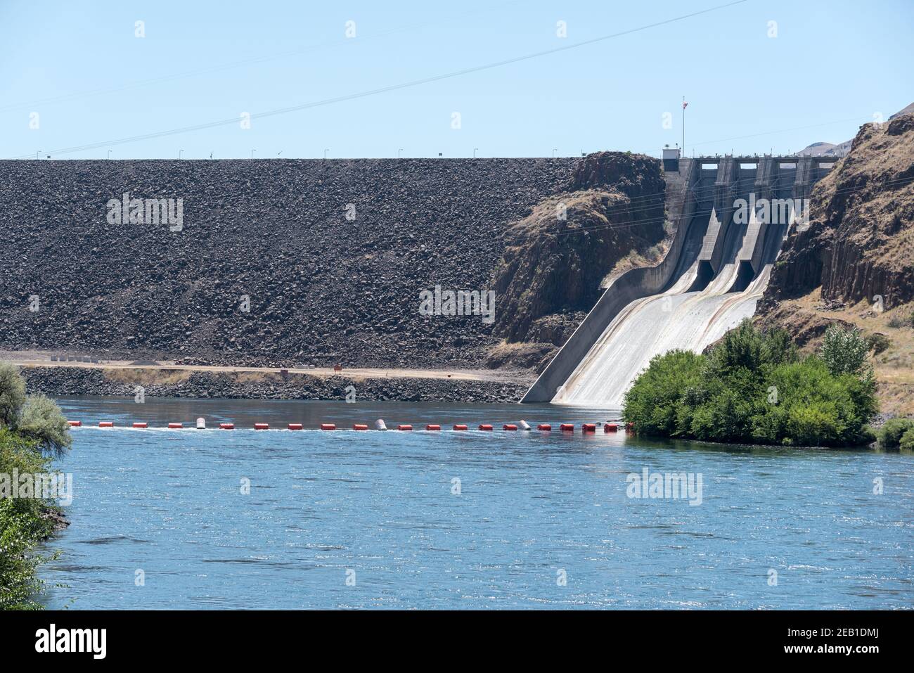 Brownlee dam spillway on the Idaho/Oregon border Stock Photo Alamy