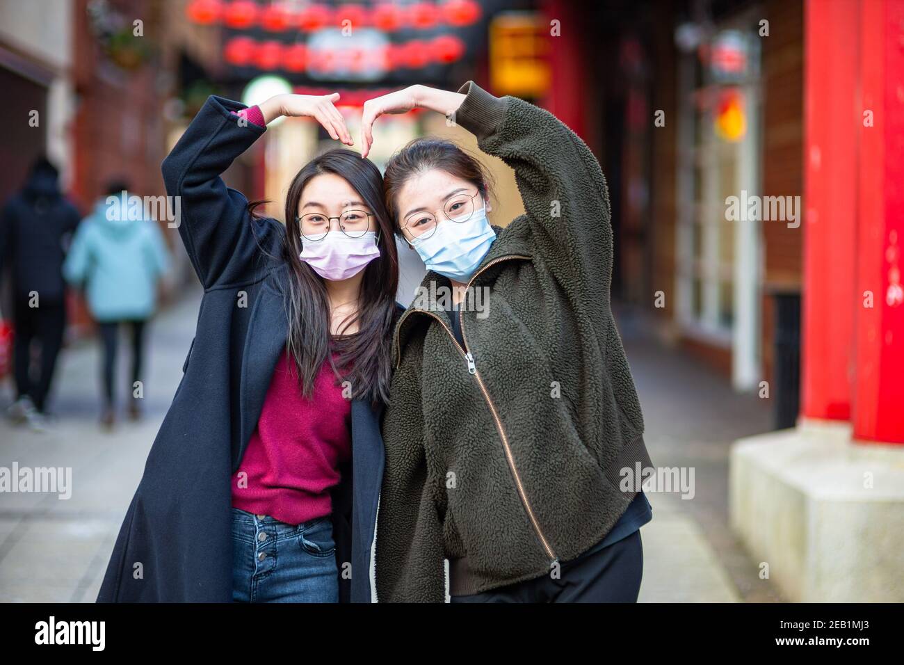 Women wearing face coverings hi-res stock photography and images - Alamy