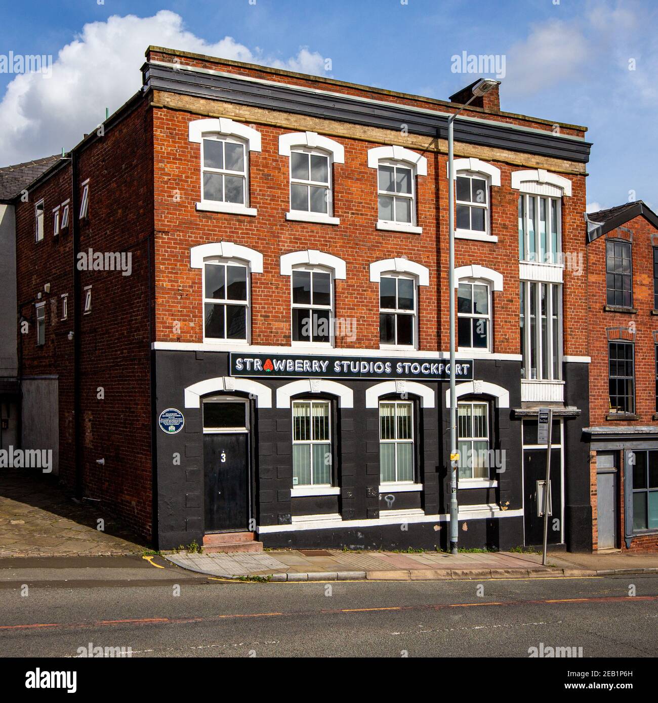 Painted brick building hires stock photography and images Alamy