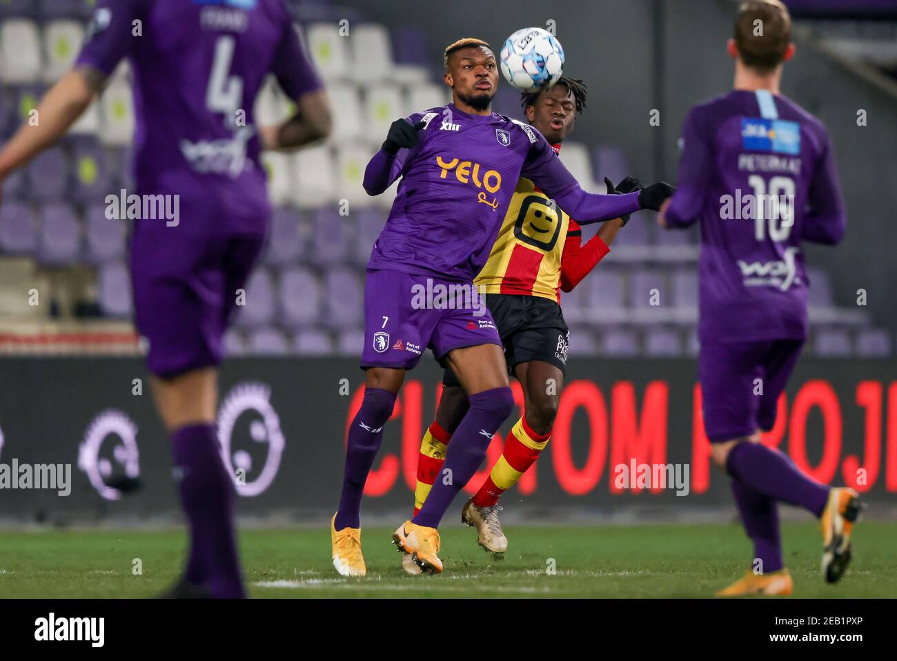 Beerschot va ⬢ kader, termine, spielplan, historie ⬢ wettbewerbe: Beerschot Va - Antwerpen Belgium February 11 Blessing Eleke Of Beerschot Va Issa Kabore Of Kv Mechelen During The Croky Cup Match Between Beerschot And Kv Meche Stock Photo Alamy