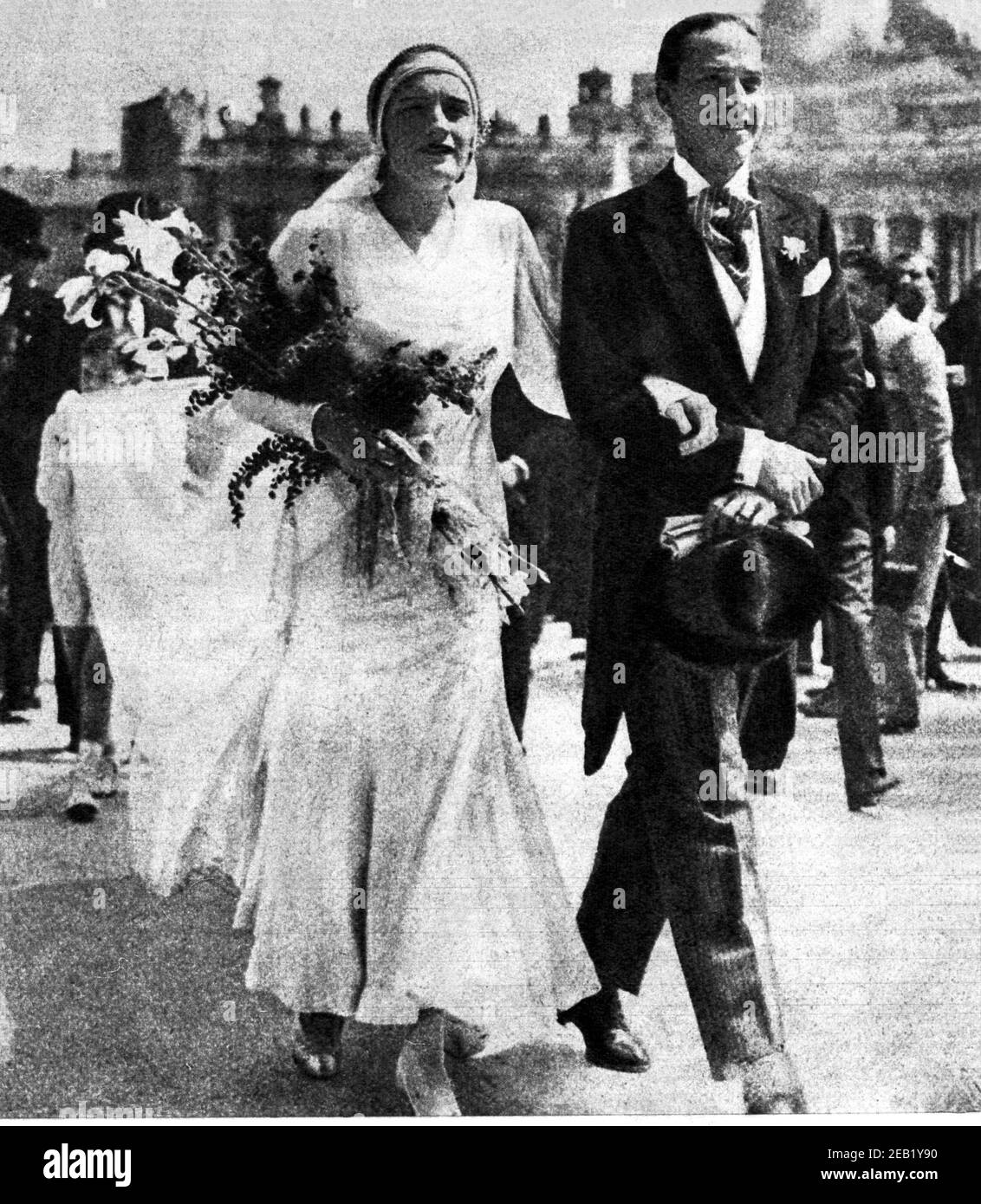 24 april 1930 , Rome , ITALY :  EDDA MUSSOLINI and  GALEAZZO CIANO  just married in the Saint Peter church - WWII - FASCISMO - FASCISTA - SECONDA GUERRA MONDIALE - sposi - matrimonio - sposalizio - marriage - abito da sposa - marito e moglie - houseband and wife  - Basilica di San Pietro - Vaticano  ----  Archivio GBB Stock Photo
