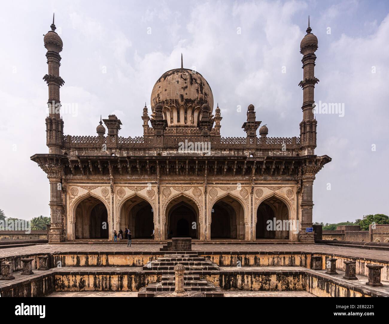 Mosque and tank hi-res stock photography and images - Alamy