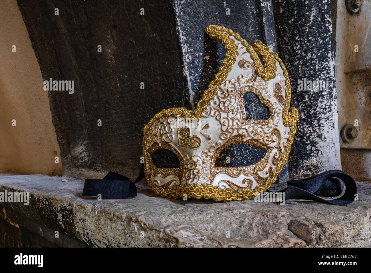 Gold mask from venice hi-res stock photography and images - Alamy