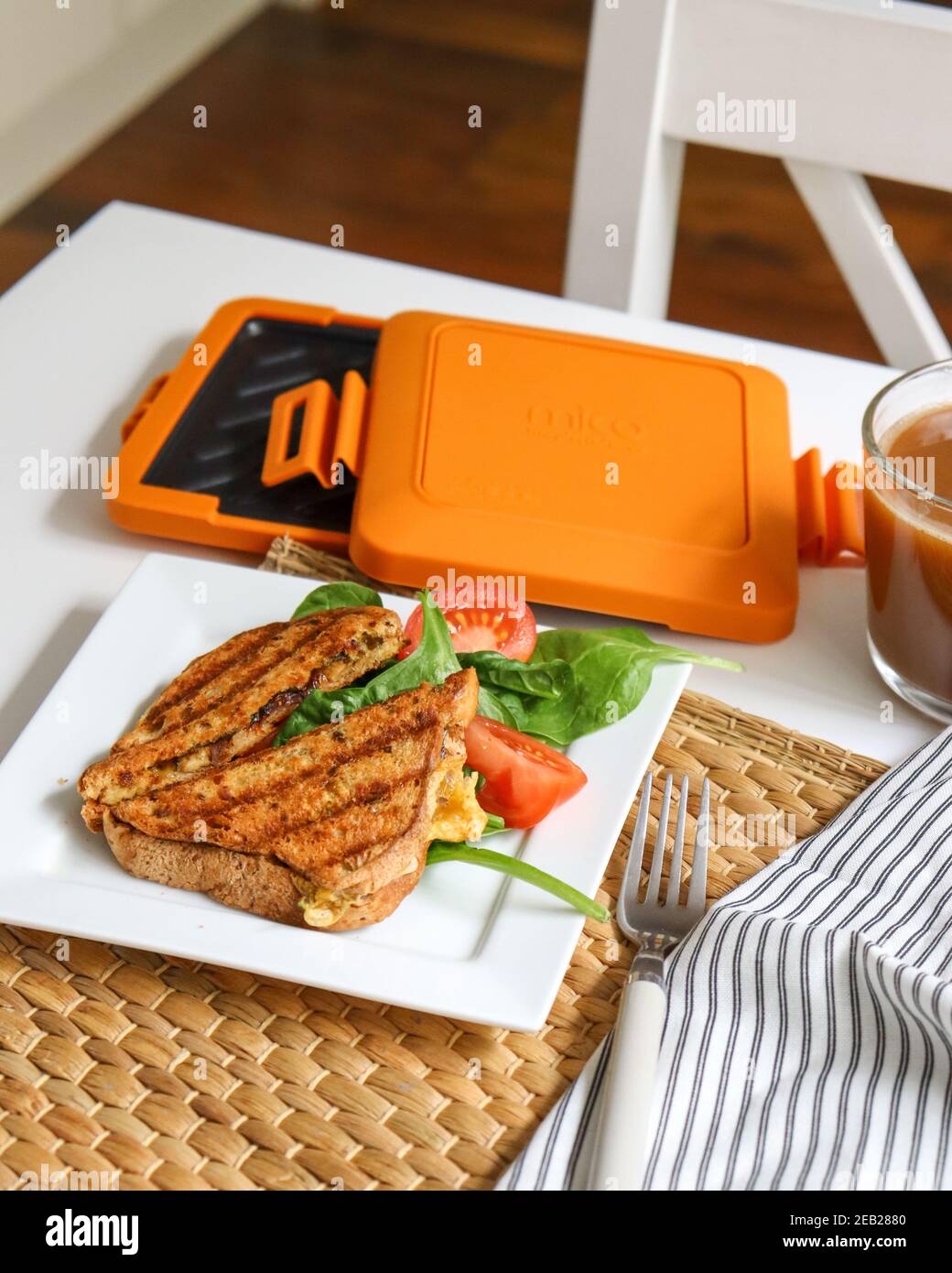 MICROWAVE TOASTED TOASTIE Sandwich Maker Cafe Toaster $79.95