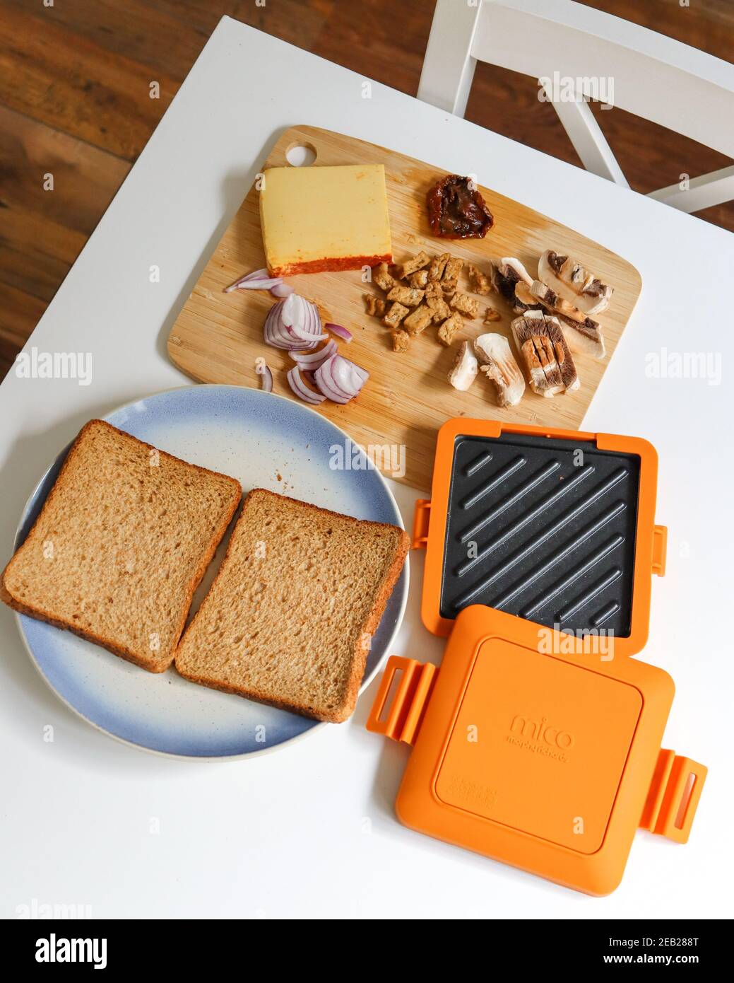 https://c8.alamy.com/comp/2EB288T/morphy-richards-mico-toastie-toasted-sandwiches-microwave-cookware-kitchen-food-preparation-cooking-snack-grilled-sandwich-ve-2EB288T.jpg