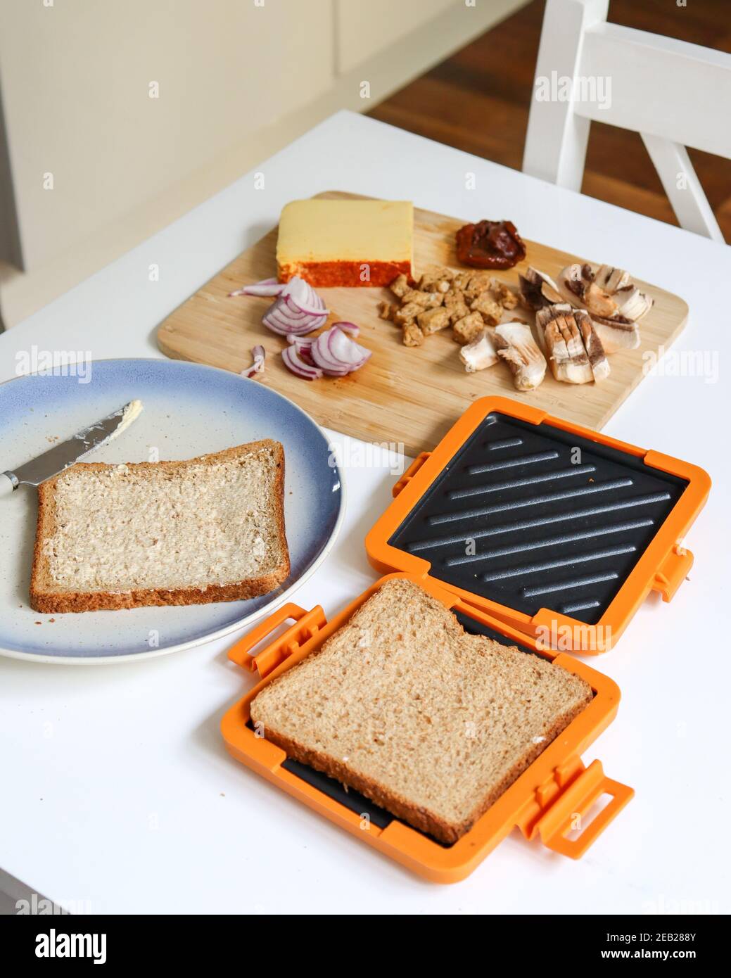https://c8.alamy.com/comp/2EB288Y/morphy-richards-mico-toastie-toasted-sandwiches-microwave-cookware-kitchen-food-preparation-cooking-snack-grilled-sandwich-ve-2EB288Y.jpg