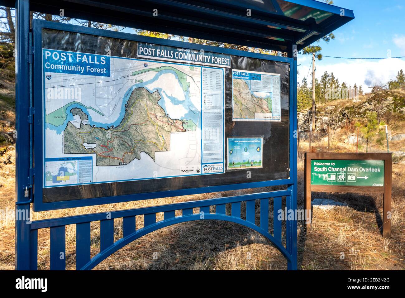 The welcome sign to Post Falls Community Forest near the Post Falls Dam with signs to the walking trail in Post Falls, Idaho, USA Stock Photo
