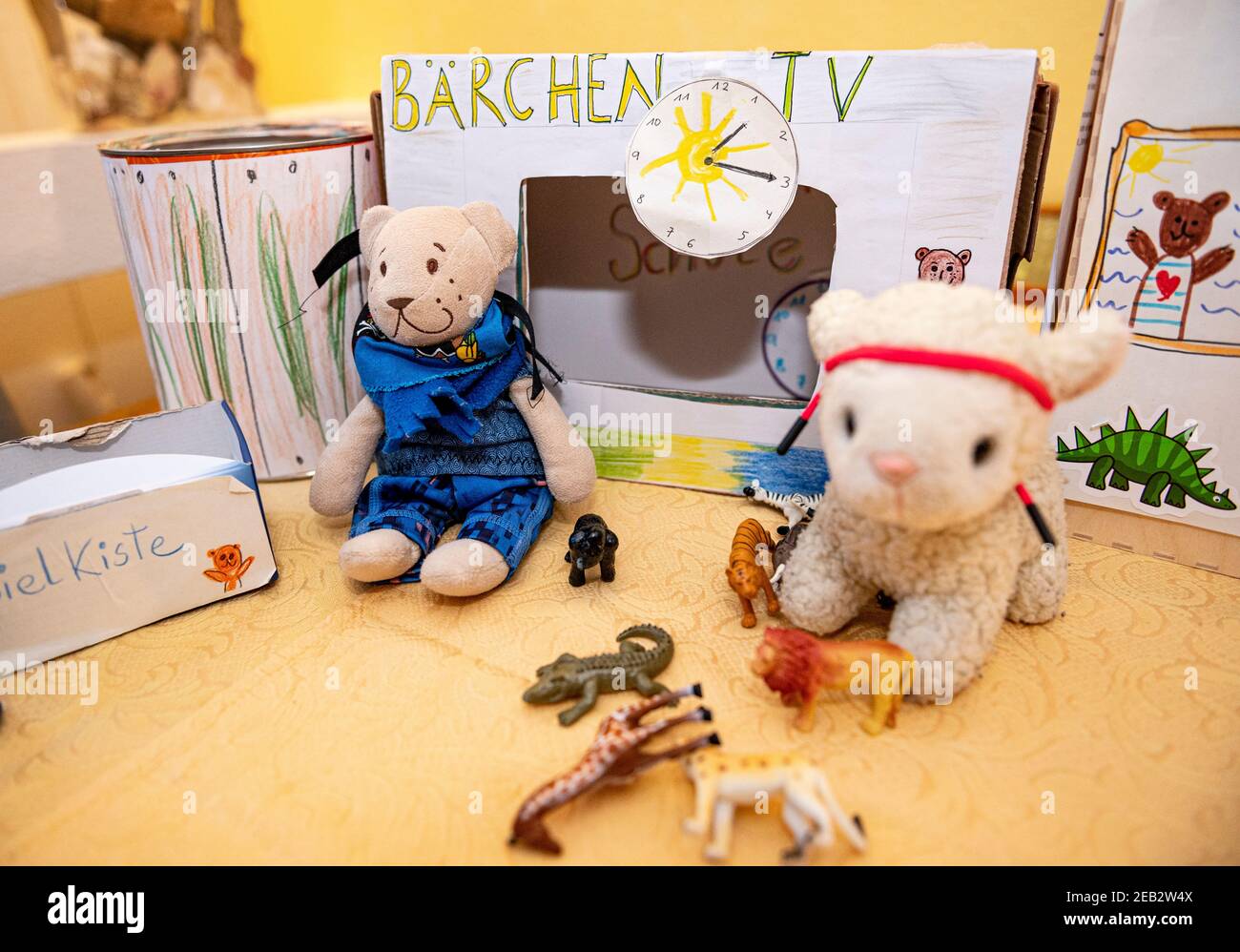 Berlin, Germany. 28th Jan, 2021. The two stuffed animals Bärchen and Schäfchen of the Youtube channel 'Bärchen TV' are sitting on the set. The teacher Xenia Schütz wants to encourage her students with the video clips in the Corona crisis. Credit: Fabian Sommer/dpa/Alamy Live News Stock Photo