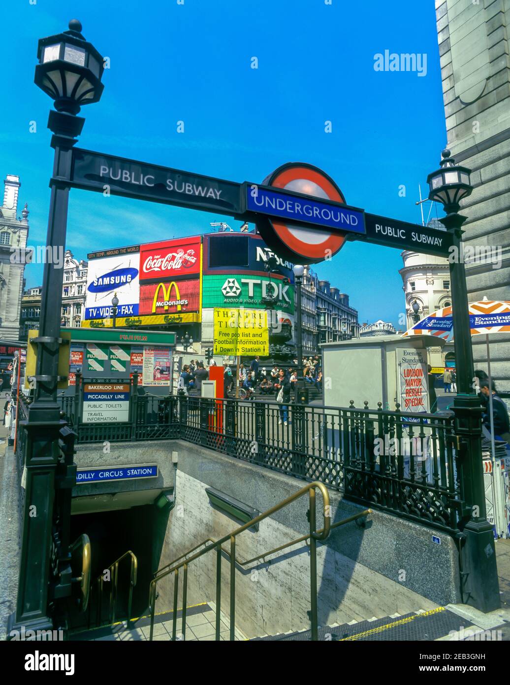 2000 HISTORICAL UNDERGROUND METRO STATION ENTRANCE (©EDWARD JOHNSTON 1916) PICCADILLY CIRCUS LONDON ENGLAND UK Stock Photo