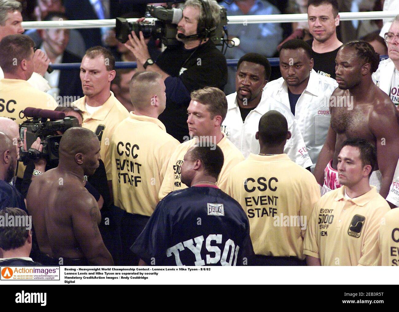 Boxing Heavyweight World Championship Contest Lennox Lewis V Mike   Boxing Heavyweight World Championship Contest Lennox Lewis V Mike Tyson 8602 Lennox Lewis And Mike Tyson Are Separated By Security Mandatory Creditaction Images Andy Couldridge Digital 2EB3R5T 