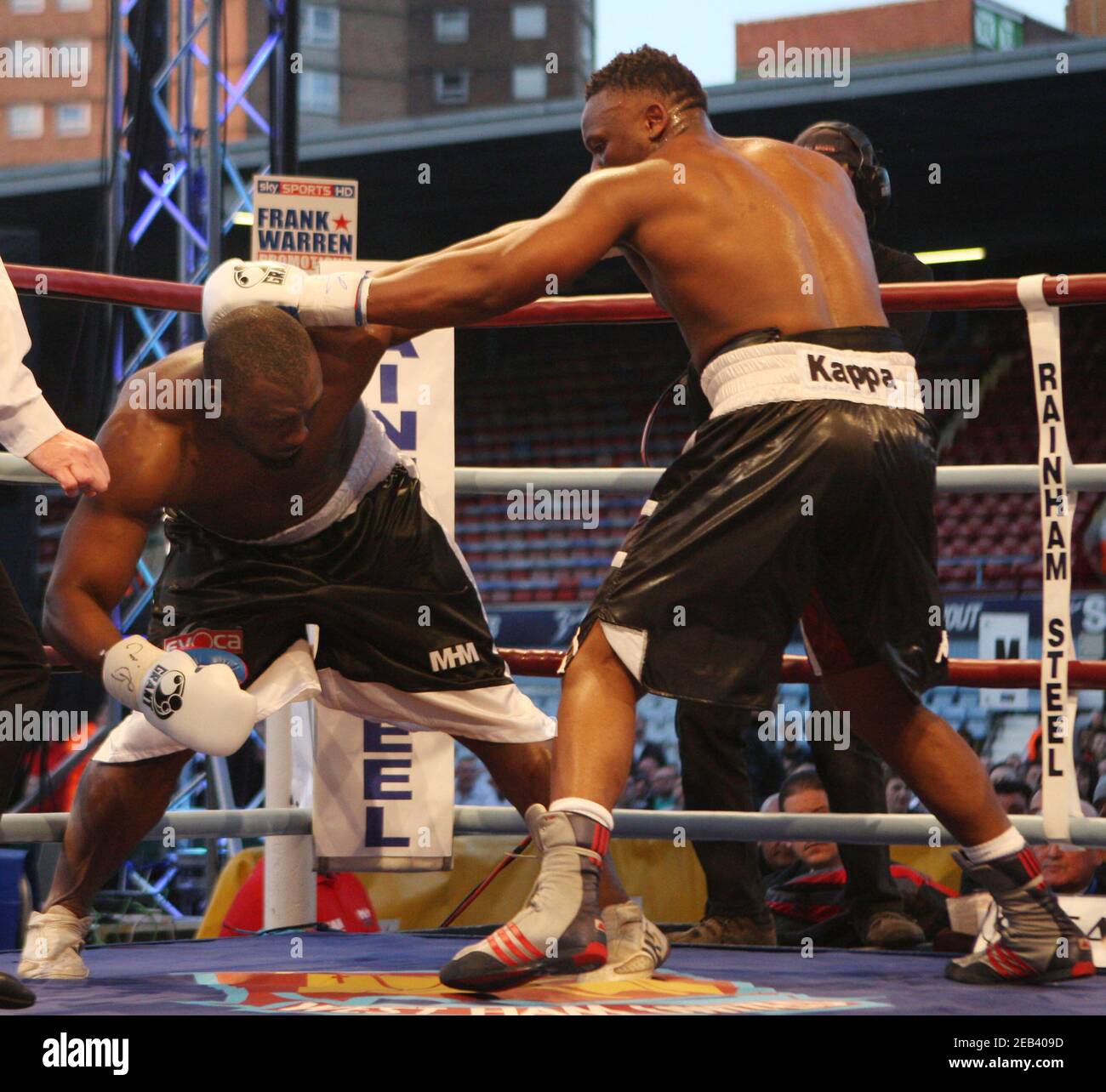 Boxing - Danny Williams v Dereck Chisora British & Commonwealth Heavyweight  Title's - Upton Park - 15/5/10 Dereck Chisora (R) in action with Danny  Williams Mandatory Credit: Action Images / Paul Childs Livepic Stock Photo  - Alamy